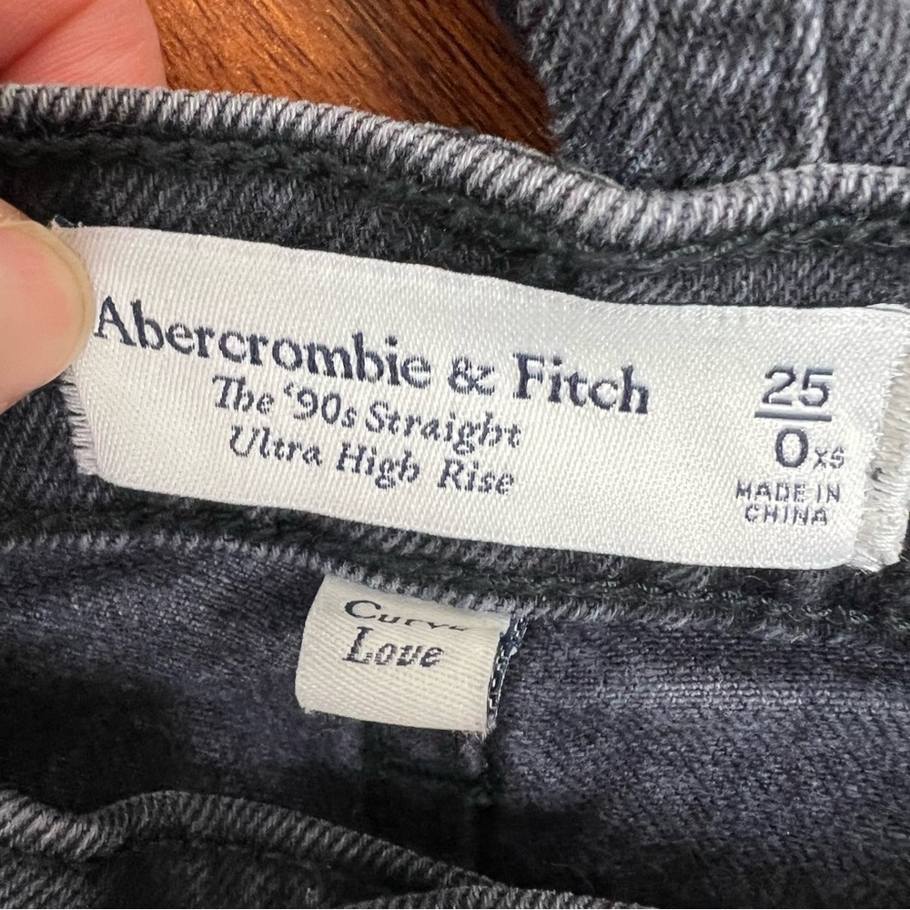 Abercrombie & Fitch Curve Love 90s Straight Jeans Distressed Size 25 Extra Short - Picture 8 of 9